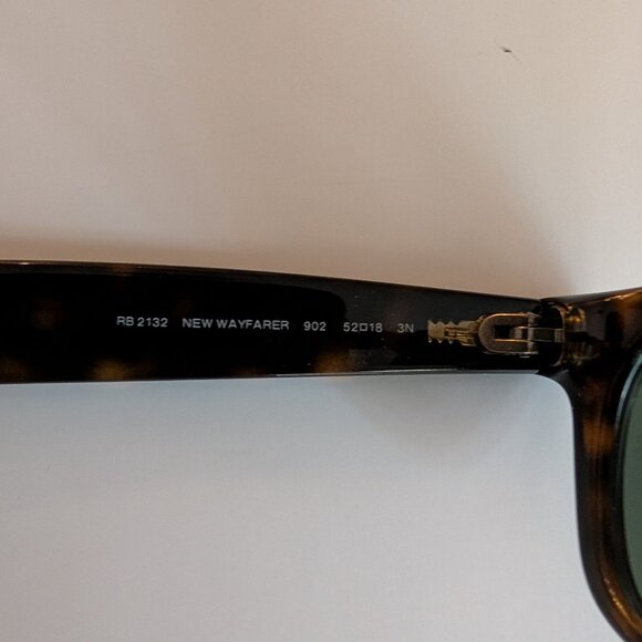 Ray-Ban NWOT New Wayfarer Classic Polished Tortoise Sunglasses - Picture 3 of 8